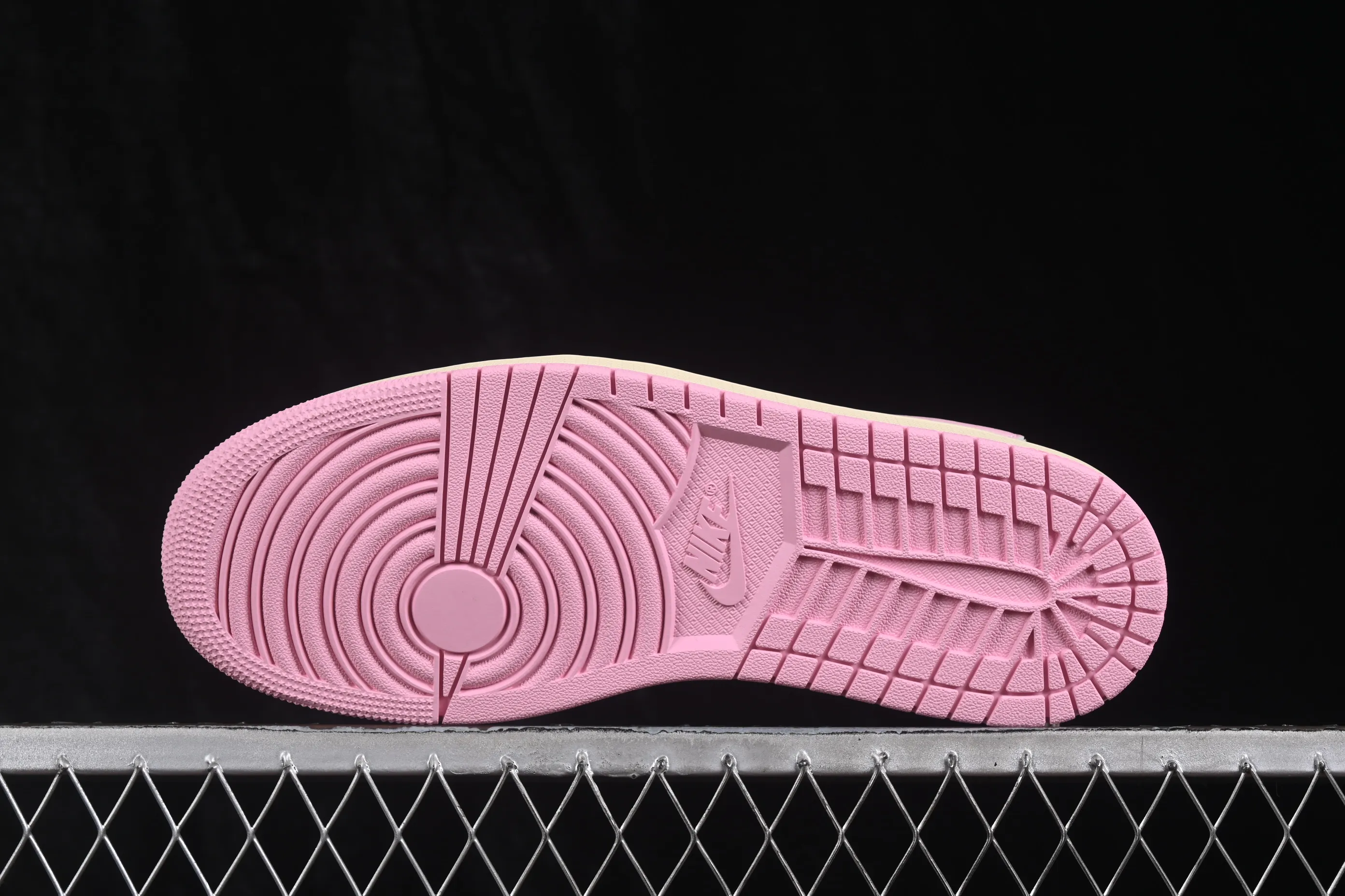 All categories Air Jordan Jordan series basketball shoes Air Jordan 1 Low GX foreign trade version Travis Scott x Air Jordan 1 Low OG AJ1 Joe 1 undercut low top full head layer IQ7604-100